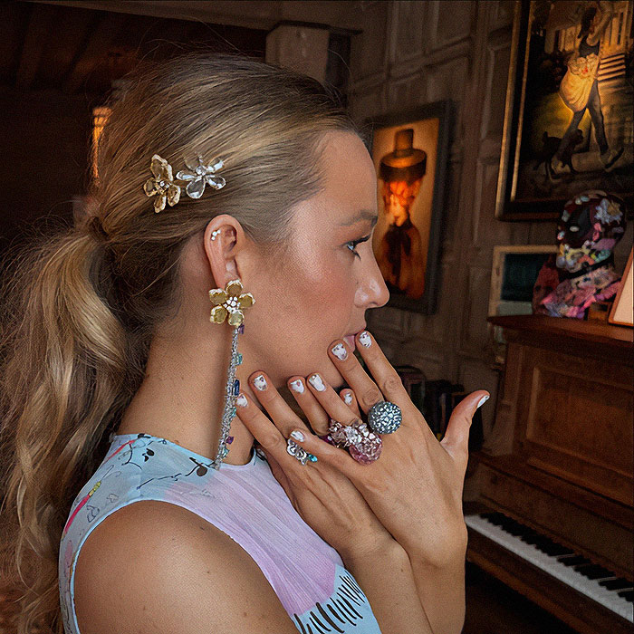 Blake Lively Shares Rare Glimpse Of Her And Ryan Reynolds’ Trendy NYC Apartment Blake Lively Shares Rare Glimpse Of Her And Ryan Reynolds’ Trendy NYC Apartment