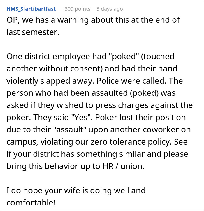 Karen Tries To Shame A Teacher For Using Their Phone, Gets Put In Place Herself Instead Karen Tries To Shame A Teacher For Using Their Phone, Gets Put In Place Herself Instead