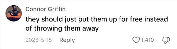 Dumpster Diver Finds Dozens Of Live Fish Just Tossed Away Behind A PetSmart, Netizens Outraged Dumpster Diver Finds Dozens Of Live Fish Just Tossed Away Behind A PetSmart, Netizens Outraged