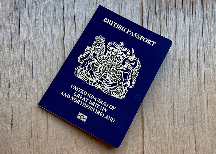 Irish American Mocks A British Guy, Gets A Reality Check After He Waves Passport In His Face Irish American Mocks A British Guy, Gets A Reality Check After He Waves Passport In His Face