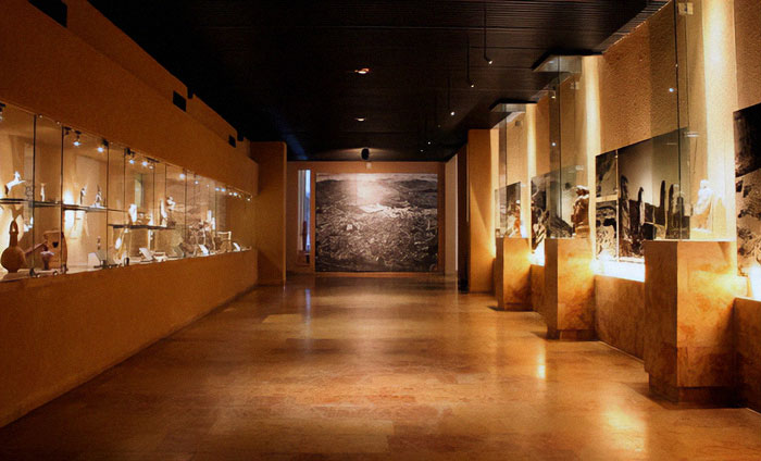 “A Disaster Waiting To Happen”: 5-Year-Old Breaks 3,500-Year-Old Bronze Age Jar At A Museum “A Disaster Waiting To Happen”: 5-Year-Old Breaks 3,500-Year-Old Bronze Age Jar At A Museum