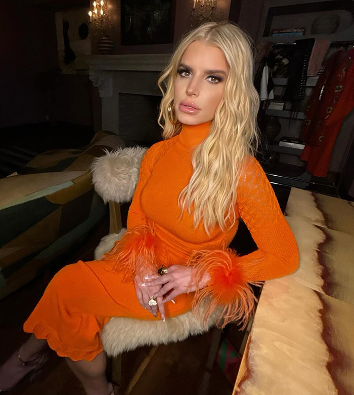 Jessica Simpson Mom-Shamed For “Weird Pose” With Daughters: “Stop With The Stupid Faces!” Jessica Simpson Mom-Shamed For “Weird Pose” With Daughters: “Stop With The Stupid Faces!”