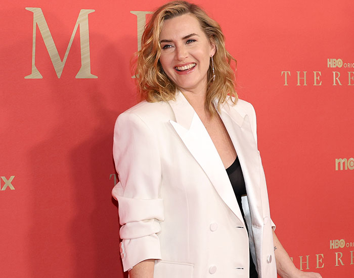 Kate Winslet Refused To Hide Her “Belly Rolls” While Filming ‘Lee’: “It Was Deliberate” Kate Winslet Refused To Hide Her “Belly Rolls” While Filming ‘Lee’: “It Was Deliberate”