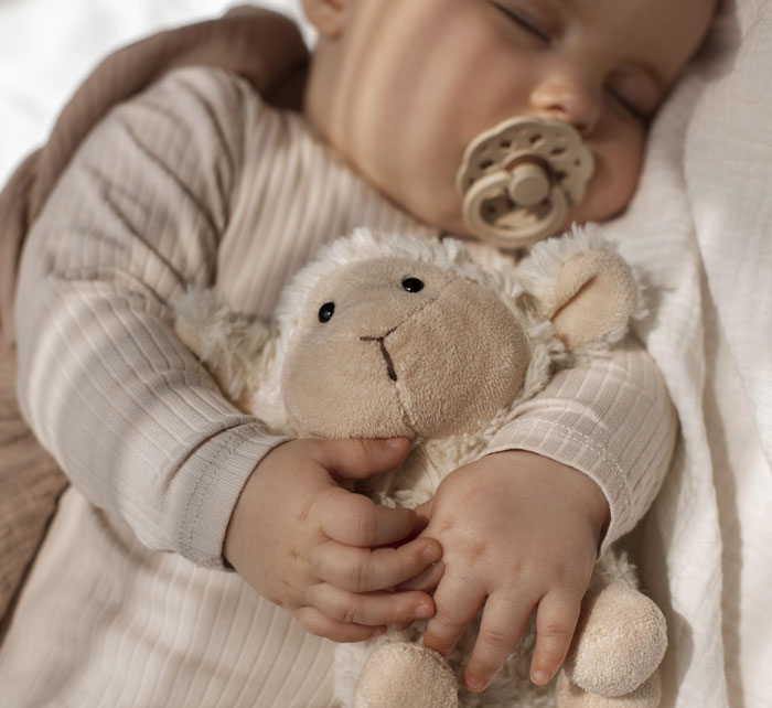 Woman Bursts Out Laughing At Name Sister Picked For Her Kid, Gets Banned From “All Family Dinners” Woman Bursts Out Laughing At Name Sister Picked For Her Kid, Gets Banned From “All Family Dinners”