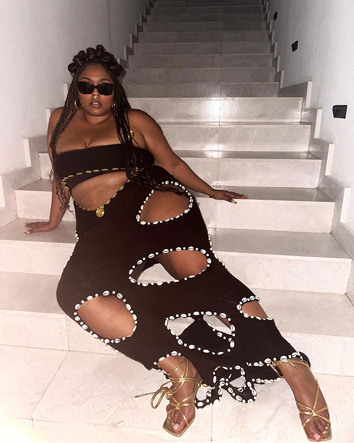 Lizzo’s Stunning Weight-Loss Transformation Sparks Debate As Singer Focuses On Her “Peace” Lizzo’s Stunning Weight-Loss Transformation Sparks Debate As Singer Focuses On Her “Peace”