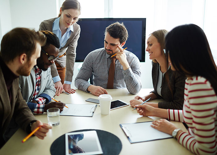 Overconfident Guy Lies His Way Into A High-Paying VP Role, Realizes He’s Screwed Overconfident Guy Lies His Way Into A High-Paying VP Role, Realizes He’s Screwed