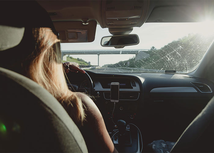 Man Chooses Mom Over Wife And Their Daughter, Makes Wife Seriously Question Their Future Man Chooses Mom Over Wife And Their Daughter, Makes Wife Seriously Question Their Future