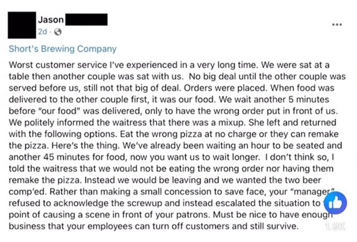 “His Wife Looks Terrified”: Customer Slammed For Hurling Food Over The “Worst Customer Service” “His Wife Looks Terrified”: Customer Slammed For Hurling Food Over The “Worst Customer Service”