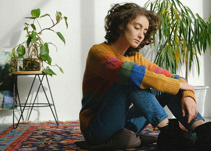 “We Called The Police”: Newcomer Discovers Her Bench And Plants Displayed In Neighbors’ Yard “We Called The Police”: Newcomer Discovers Her Bench And Plants Displayed In Neighbors’ Yard