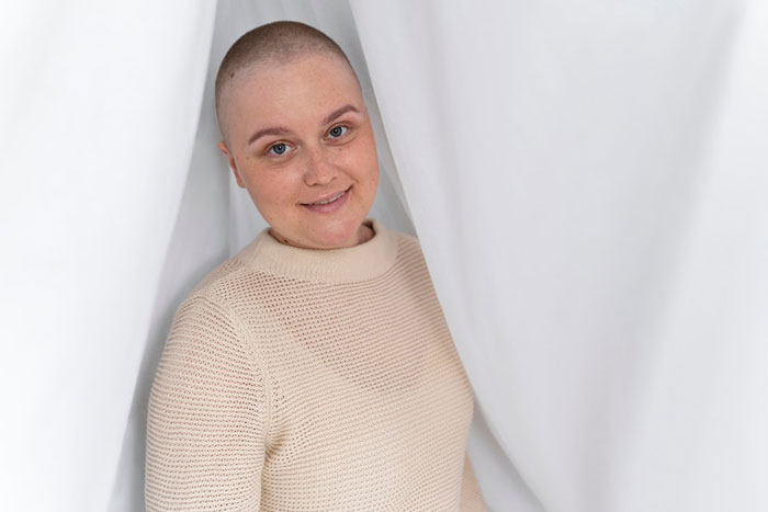 Drama Unfolds As Daughter Refuses To Buzz Her Hair To Make Wig For Sis With Cancer, Mom Enraged Drama Unfolds As Daughter Refuses To Buzz Her Hair To Make Wig For Sis With Cancer, Mom Enraged