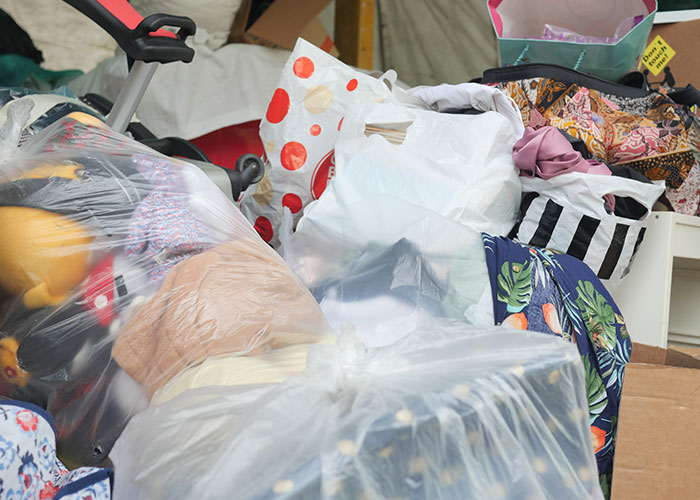 Guy Hides 200 Ducks In His Mom’s House To Get Back At Her For Junk, His “Revenge” Backfires Guy Hides 200 Ducks In His Mom’s House To Get Back At Her For Junk, His “Revenge” Backfires