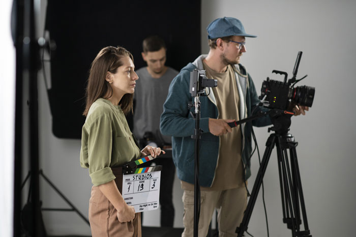 Person Goes Viral For Showing The Most Famous Reality TV Shows' Tricks, Sparks Discussion Online Person Goes Viral For Showing The Most Famous Reality TV Shows' Tricks, Sparks Discussion Online