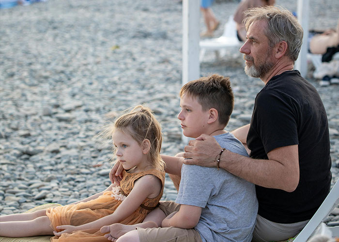 “Family Comes First”: Man Refuses To Help Parents After They Give Their House To Sister “Family Comes First”: Man Refuses To Help Parents After They Give Their House To Sister