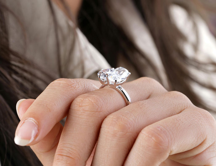 Bride-To-Be Wants Stepsister’s Heirloom Diamond For Engagement Ring, But Grandpa Says “No Way” Bride-To-Be Wants Stepsister’s Heirloom Diamond For Engagement Ring, But Grandpa Says “No Way”