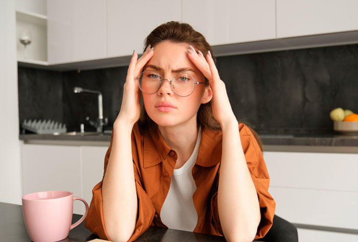 Anxious Mom Worries If It's OK To Send 16YOs To US From UK On Their Own, Seeks Advice Online Anxious Mom Worries If It's OK To Send 16YOs To US From UK On Their Own, Seeks Advice Online