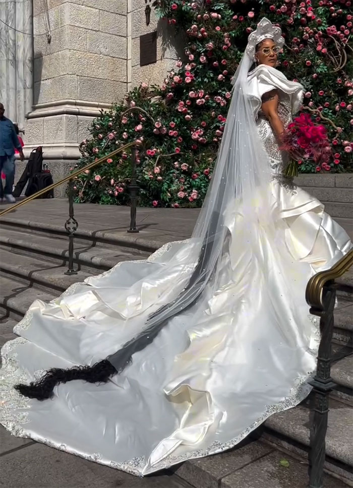 Couple Sells $333 Tickets To Wedding Guests And Ask Them To “Trust The Process” Couple Sells $333 Tickets To Wedding Guests And Ask Them To “Trust The Process”