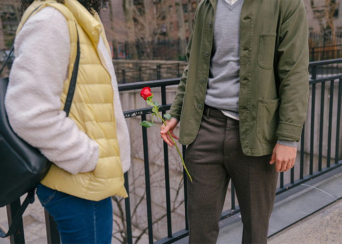 Newlyweds Ask Woman To Return Their Wedding Gift After They Didn’t Even Invite Her Newlyweds Ask Woman To Return Their Wedding Gift After They Didn’t Even Invite Her