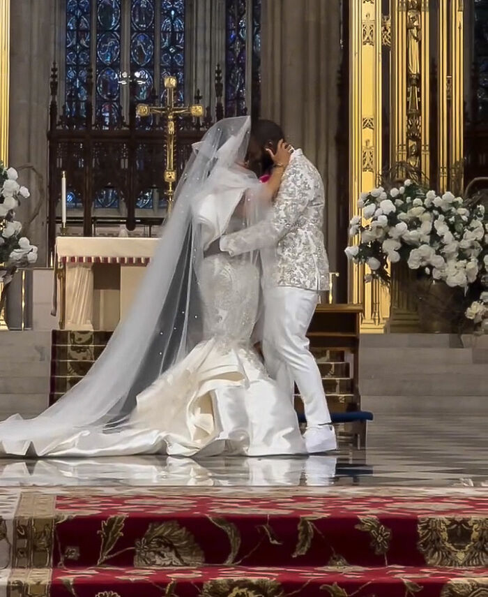 Couple Sells $333 Tickets To Wedding Guests And Ask Them To “Trust The Process” Couple Sells $333 Tickets To Wedding Guests And Ask Them To “Trust The Process”