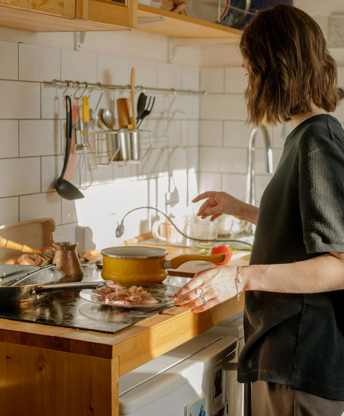 Woman Cooks For Her SIL Every Day, Gets Complaints About The Meals Being Too “Bourgeois” Woman Cooks For Her SIL Every Day, Gets Complaints About The Meals Being Too “Bourgeois”
