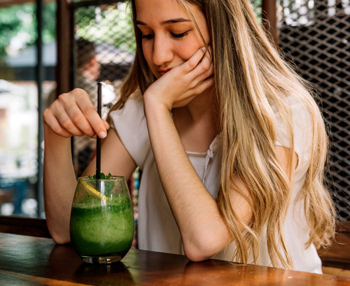 Drama Erupts As Woman “Ruins” Guy’s Safe Space By Joining Trivia Night At Local Bar, He Storms Out Drama Erupts As Woman “Ruins” Guy’s Safe Space By Joining Trivia Night At Local Bar, He Storms Out