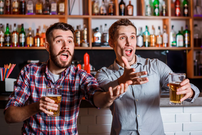 Drama Erupts As Woman “Ruins” Guy’s Safe Space By Joining Trivia Night At Local Bar, He Storms Out Drama Erupts As Woman “Ruins” Guy’s Safe Space By Joining Trivia Night At Local Bar, He Storms Out