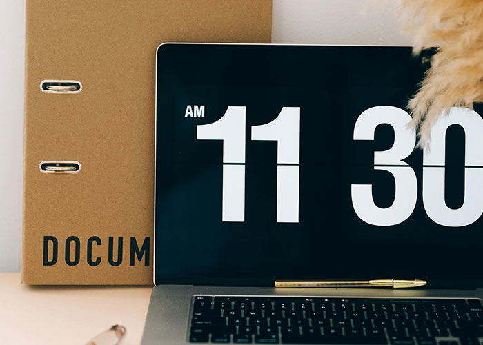 Woman Maliciously Complies With “No Abbreviations” Rule, Makes Supervisor Look Stupid Woman Maliciously Complies With “No Abbreviations” Rule, Makes Supervisor Look Stupid