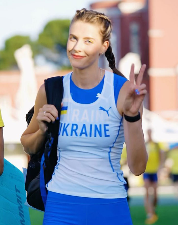 Yaroslava Mahuchikh's Bizarre Relaxation Technique Stuns Olympic Viewers Yaroslava Mahuchikh's Bizarre Relaxation Technique Stuns Olympic Viewers