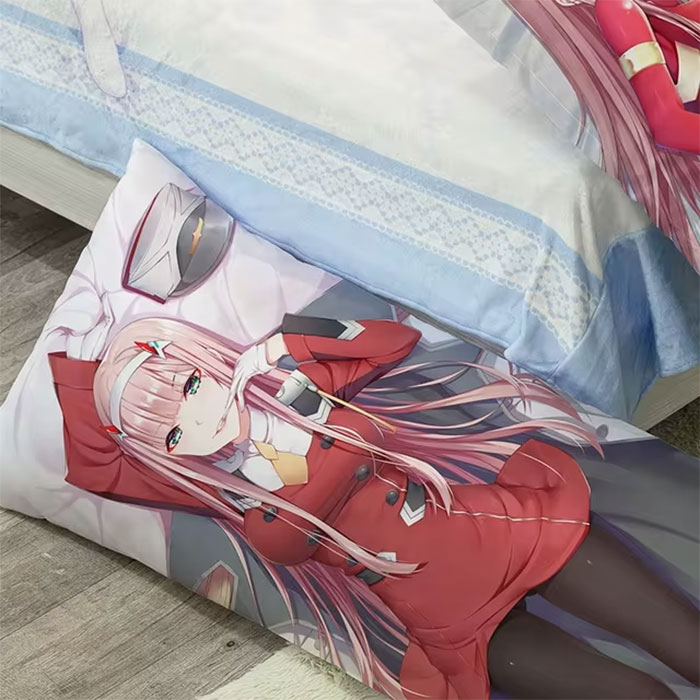 Woman Sees Just How Manipulative Her BF Really Is After Anime Pillow Tears Them Apart Woman Sees Just How Manipulative Her BF Really Is After Anime Pillow Tears Them Apart