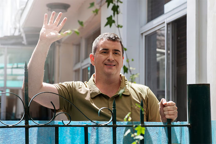 Ex-Homeowners Show Up To See Former House, Get A Reality Check When Woman Doesn't Let Them In Ex-Homeowners Show Up To See Former House, Get A Reality Check When Woman Doesn't Let Them In