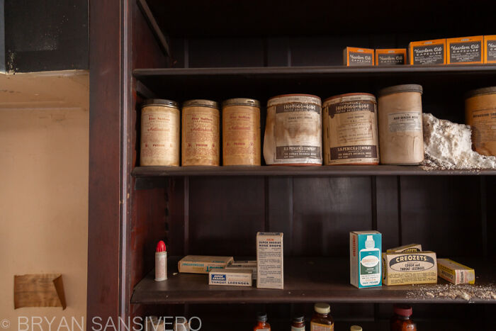 I Discovered A Pharmacy That Was Abandoned In The 1990s (15 Pics) I Discovered A Pharmacy That Was Abandoned In The 1990s (15 Pics)