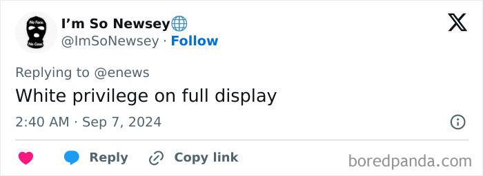 Anna Delvey’s Bejeweled Ankle Monitor Draws Backlash After ‘Mediocre’ DWTS Debut Anna Delvey’s Bejeweled Ankle Monitor Draws Backlash After ‘Mediocre’ DWTS Debut