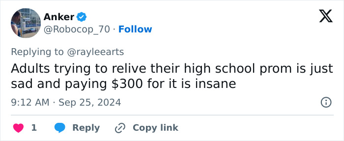 "This Is Insane": Bridgerton-Themed Event Goes Viral For Its Horrible Conditions And Pole Dancer "This Is Insane": Bridgerton-Themed Event Goes Viral For Its Horrible Conditions And Pole Dancer