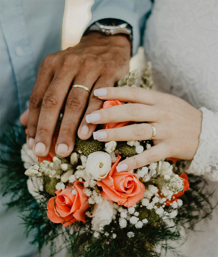 Mom Thinks Her Kids And Her Husband's BFF's Kids Are Related, Finds Out Way More Than Expected Mom Thinks Her Kids And Her Husband's BFF's Kids Are Related, Finds Out Way More Than Expected