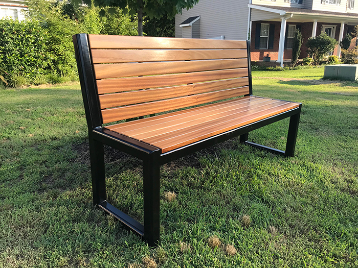 Couple Wants Their Bench Back After Neighbor Makes It Usable Again, Police Get Involved Couple Wants Their Bench Back After Neighbor Makes It Usable Again, Police Get Involved