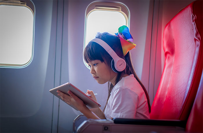 Mom Thinks Other Parent Has To Follow Her Rules Because Her Child Is Crying, Gets A Reality Check Mom Thinks Other Parent Has To Follow Her Rules Because Her Child Is Crying, Gets A Reality Check