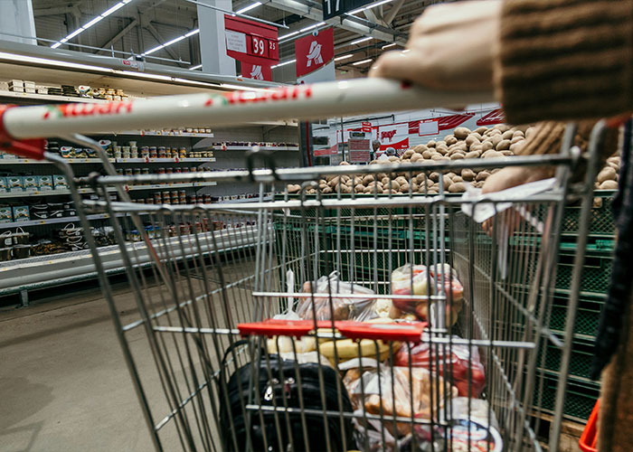 Person Secretly Adds Expensive Items To Woman’s Shopping Bill To Give Her Bad Karma Back Person Secretly Adds Expensive Items To Woman’s Shopping Bill To Give Her Bad Karma Back