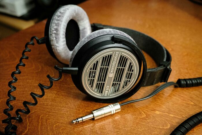 Beyerdynamic Dt 880 Headphones From 1981 Still Sound Better Than Almost All Modern Headphones I've Tried