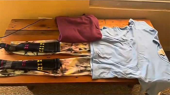 Walgreens Shopper Says Staff “Threatened” And “Stalked” Her After She Violated The “Dress Code” Walgreens Shopper Says Staff “Threatened” And “Stalked” Her After She Violated The “Dress Code”