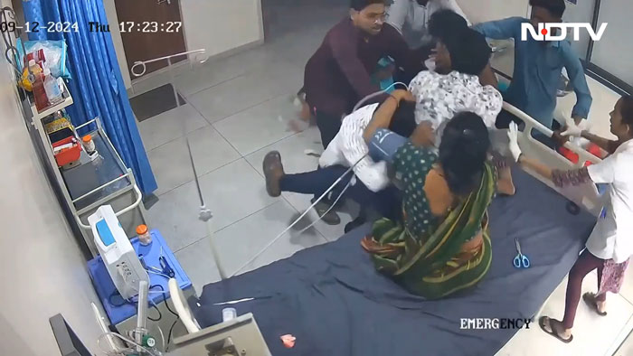 Doctor Beaten Up For Asking Patient's Family To Remove Footwear Outside ICU Doctor Beaten Up For Asking Patient's Family To Remove Footwear Outside ICU