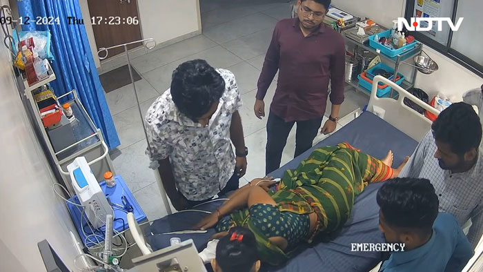 Doctor Beaten Up For Asking Patient's Family To Remove Footwear Outside ICU Doctor Beaten Up For Asking Patient's Family To Remove Footwear Outside ICU