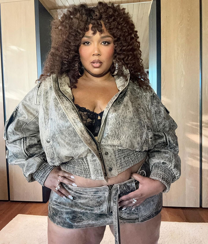"She Looks Amazing": Lizzo Shares Before-and-After Look at Weight Loss Transformation "She Looks Amazing": Lizzo Shares Before-and-After Look at Weight Loss Transformation