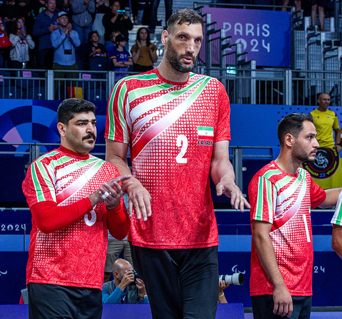 Paralympian Has To Sleep On The Floor Because He’s The World’s Second-Tallest Man Paralympian Has To Sleep On The Floor Because He’s The World’s Second-Tallest Man