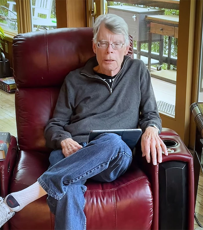 “You’re Lying”: Stephen King Sparks Debate With Outrage Over Florida “Banning” 23 Of His Books “You’re Lying”: Stephen King Sparks Debate With Outrage Over Florida “Banning” 23 Of His Books