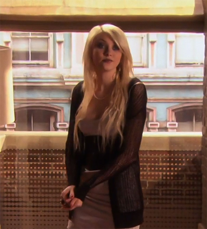 Former Hollywood Child Star Stuns With Exposed Breasts And Chiseled Abs On Red Carpet Former Hollywood Child Star Stuns With Exposed Breasts And Chiseled Abs On Red Carpet