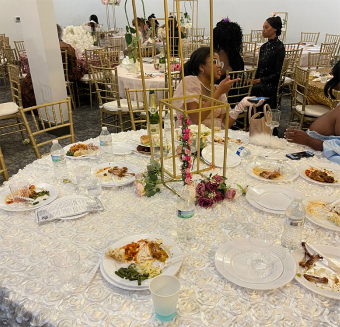 "This Is Insane": Bridgerton-Themed Event Goes Viral For Its Horrible Conditions And Pole Dancer "This Is Insane": Bridgerton-Themed Event Goes Viral For Its Horrible Conditions And Pole Dancer