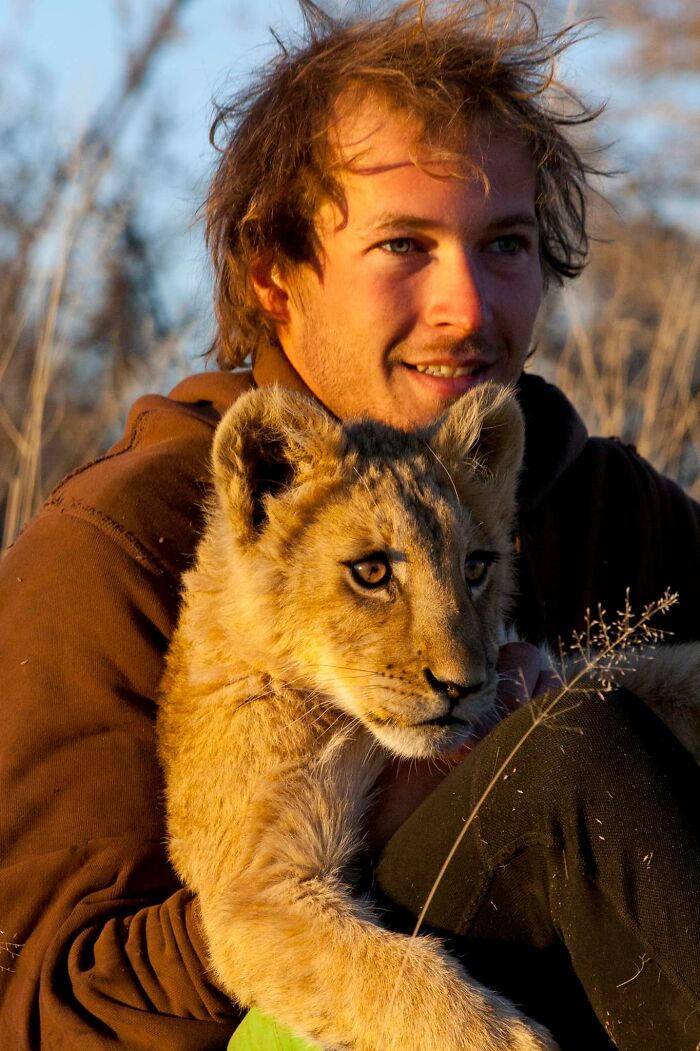 A Beautiful Friendship Between This Caregiver And Lioness That Started 13 Years Ago A Beautiful Friendship Between This Caregiver And Lioness That Started 13 Years Ago