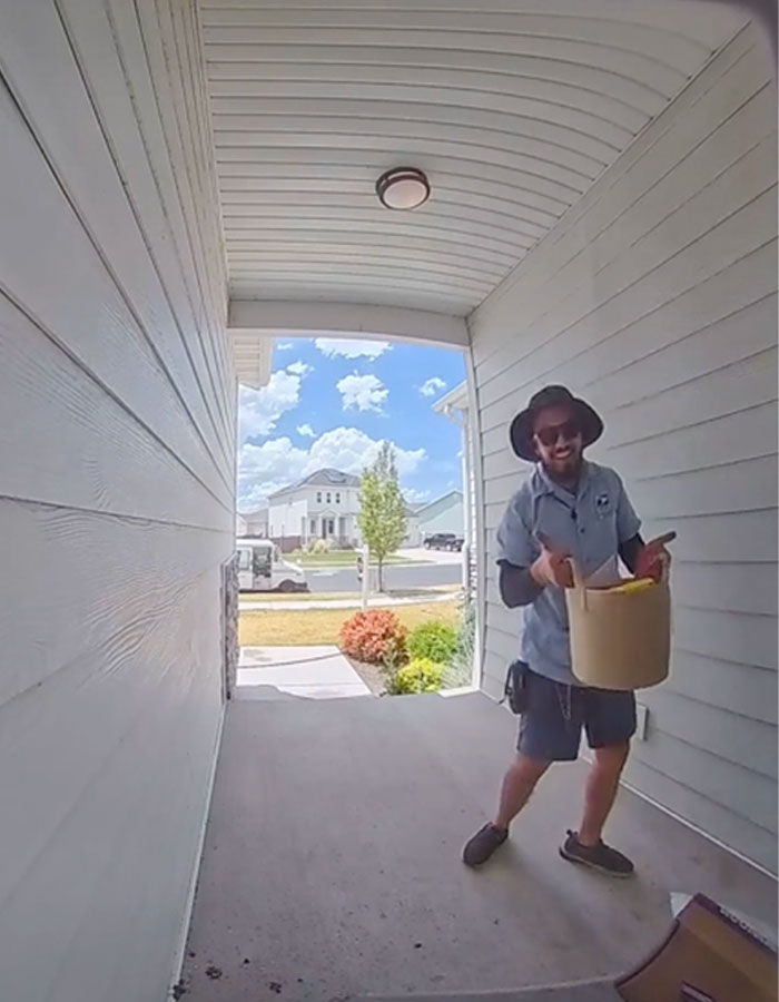 "You Made His Day": People Praise Woman Who Apologized To Mailman With A Surprise Basket "You Made His Day": People Praise Woman Who Apologized To Mailman With A Surprise Basket