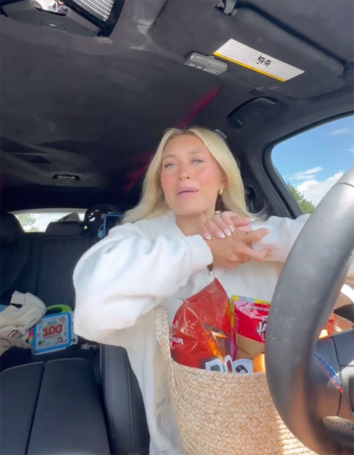 "You Made His Day": People Praise Woman Who Apologized To Mailman With A Surprise Basket "You Made His Day": People Praise Woman Who Apologized To Mailman With A Surprise Basket