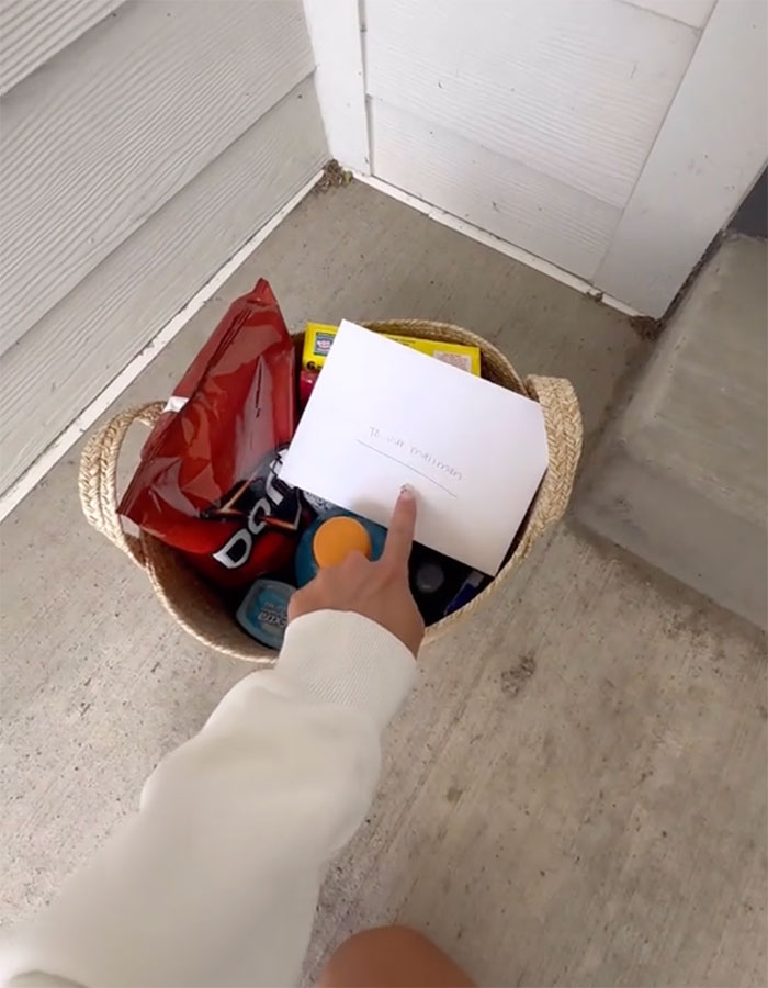 "You Made His Day": People Praise Woman Who Apologized To Mailman With A Surprise Basket "You Made His Day": People Praise Woman Who Apologized To Mailman With A Surprise Basket