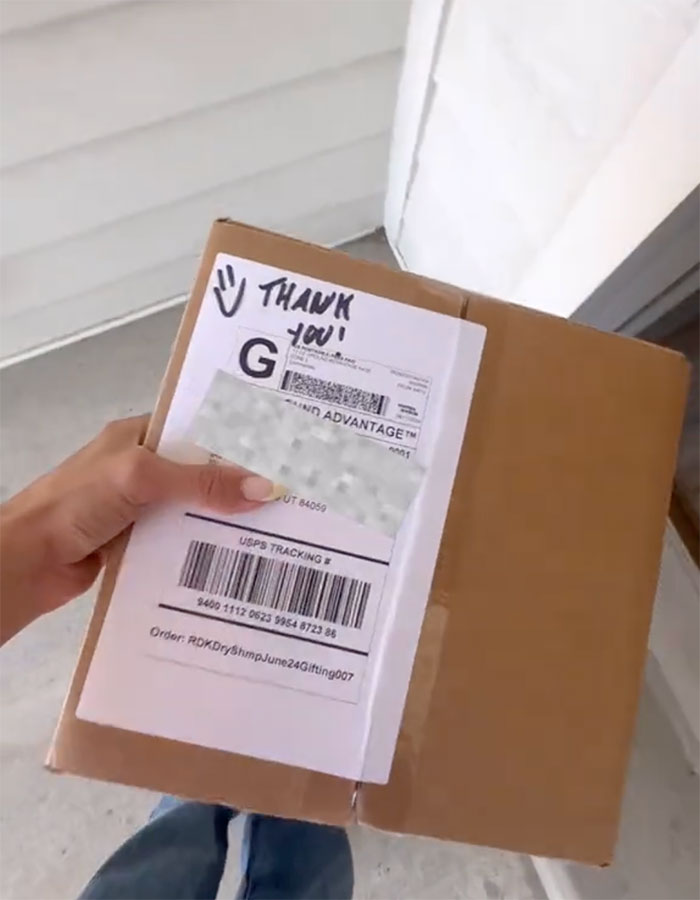 "You Made His Day": People Praise Woman Who Apologized To Mailman With A Surprise Basket "You Made His Day": People Praise Woman Who Apologized To Mailman With A Surprise Basket